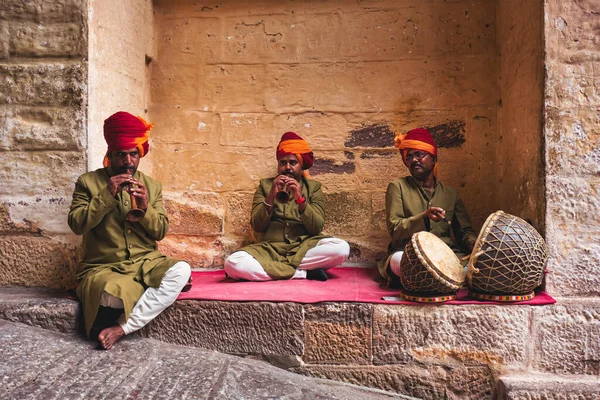 Jodhpur India November 2019 Μουσικοί Που Παίζουν Και Τραγουδούν Παραδοσιακά — Φωτογραφία Αρχείου
