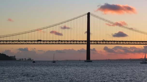 Widok Most Abril Słynny Zabytek Lizbony Łączący Lisboa Almada Półwyspie — Wideo stockowe