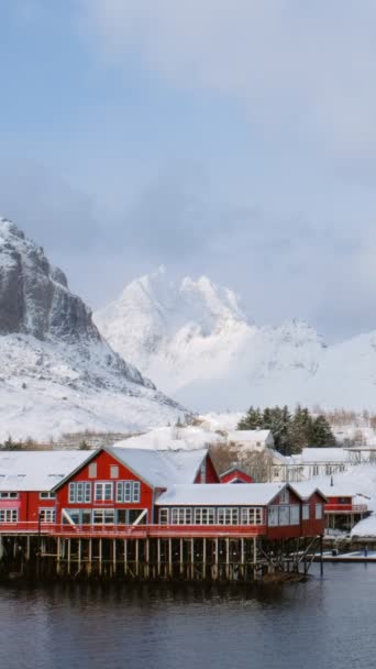 Tradiční Rybářská Vesnice Lofotenských Ostrovech Norsko Červenými Domy Rorbu Sněhem — Stock video