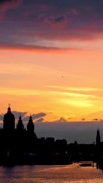 Sunset View Amsterdam Church Saint Nicolas Basilica Dramatic Sky Amsterdam – stockvideo