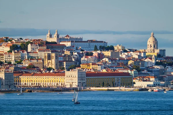 Vista Lisbona Sul Fiume Tago Almada Con Barche Turistiche Yacht — Foto Stock