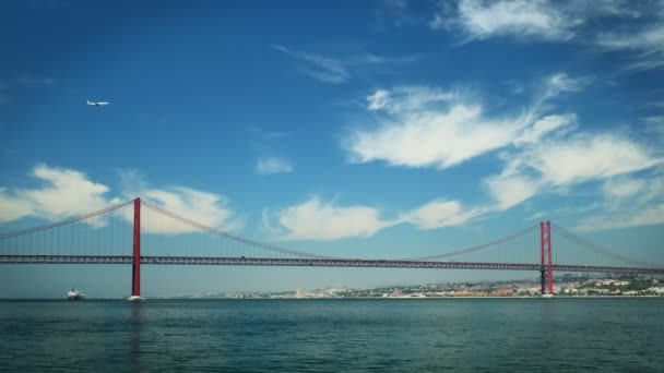 Vista Del Puente Abril Famoso Monumento Turístico Lisboa Que Conecta — Vídeos de Stock
