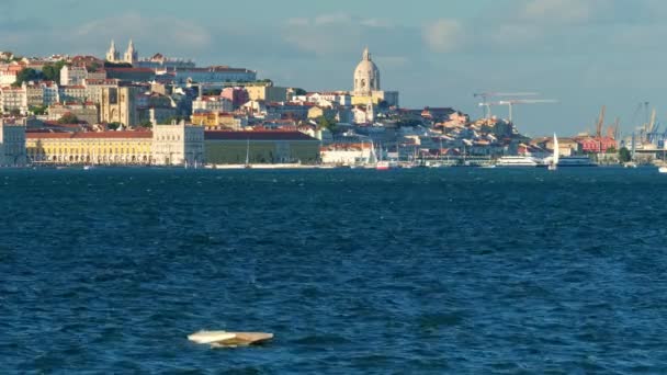Pohled Lisabon Nad Řekou Tagus Almady Jachtami Trajekty Při Západu — Stock video