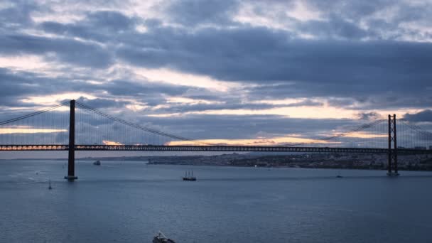 Veduta Del Ponte Abril Famoso Punto Riferimento Turistico Lisbona Che — Video Stock