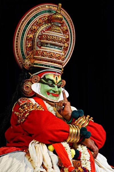 2009年9月7日 インドの伝統舞踊劇 カタカリ が2009年9月7日にインドのチェンナイで上演される 出演者が演じるアルジュナ パチャ — ストック写真