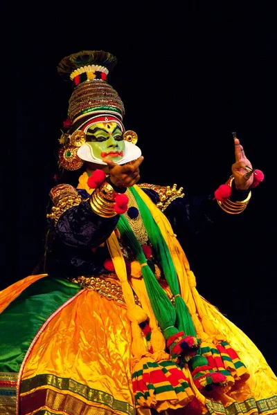 2009年9月7日 インドの伝統舞踊劇 カタカリ が2009年9月7日にインドのチェンナイで上演される カタカリは 南インド州ケララ州の有名な舞踊劇です — ストック写真
