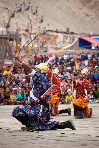 Leh Indien September 2012 Tänzer Traditionellen Ladakhi Tibetischen Kostümen Führen — Stockfoto