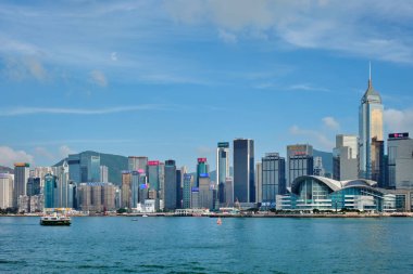 Hong Kong, Çin - 1 Mayıs 2018: günbatımında Victoria Limanı üzerindeki Hong Kong şehir merkezi gökdelenleri. Hong Kong, Çin