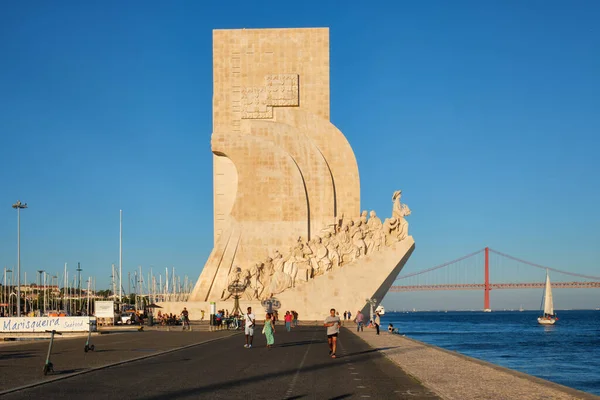 Lisbon Portugal August 2022 Monument Discoveries Bank Tagus River Ships — Stock Photo, Image