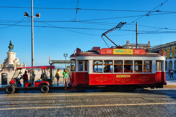 Lissabon Portugal Augustus 2022 Vintage Tram Voor Heuvels Tram Toeristische — Stockfoto