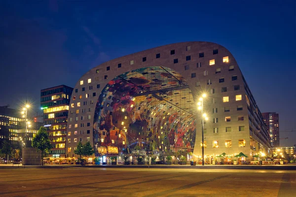 Rotterdam Niderlandy Maj 2018 Budynek Mieszkalny Biurowy Markthal Market Hall — Zdjęcie stockowe