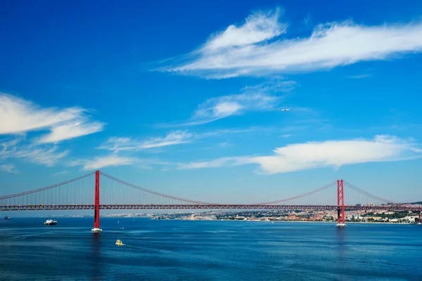 Вид Знаменитую Туристическую Достопримечательность Лиссабона Соединяющую Лиссабон Алмадой Полуострове Сетубал — стоковое фото