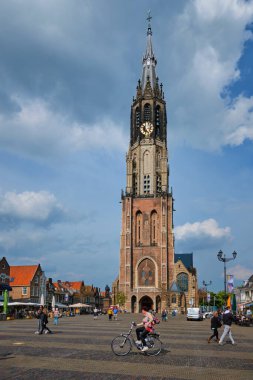 Delft, Hollanda - 12 Mayıs 2017: Nieuwe Kerk New Church Delft Market Meydanı 'ndaki Protestan Kilisesi Delft, Hollanda