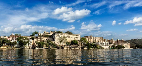 Предыстория Концепции Роскошного Туризма Индии Панорама Городского Дворца Удайпур Озера — стоковое фото