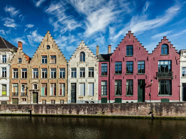 Bruges Brugge ベルギーの古い家と運河 — ストック写真