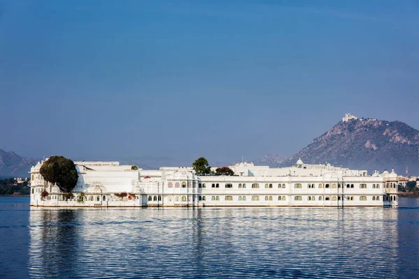 Udaipur India November 2012 Lake Palace Jag Niwas Hotel Lake — Stock Photo, Image