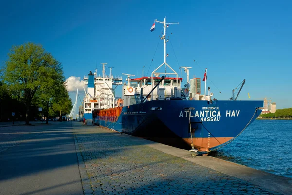 オランダのロッテルダム 2017年5月14日 アトランティカ Atlantica Hav 一般貨物船がニウエ マアス川の水路に係留 — ストック写真