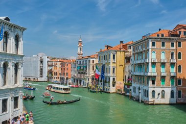 VENICE, İtalya - 19 Temmuz 2019: tekne ve gondollu Grand Canal, Venedik, İtalya