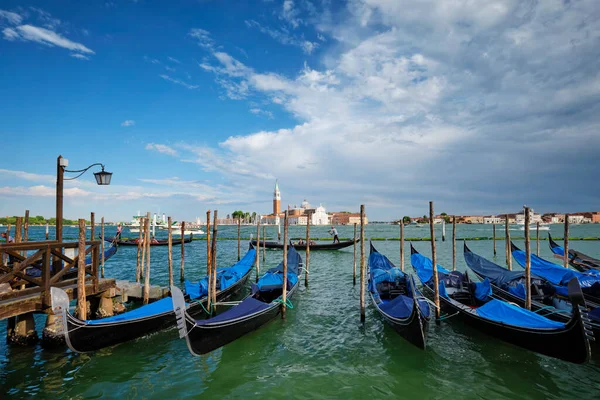 Venice Italy June 2018 Gondolas Gondolier Lagoon Venice Saint Mark — Stock Photo, Image