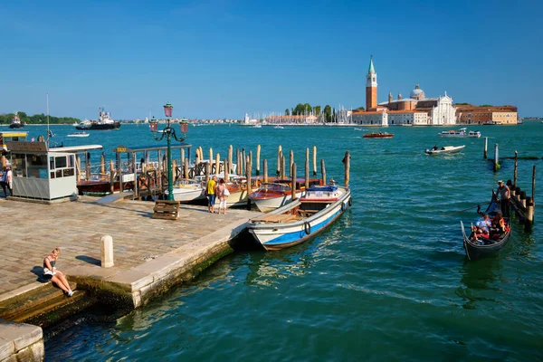Venice Italië Juli 2019 Gondel Met Toeristen Gondel Lagune Van — Stockfoto