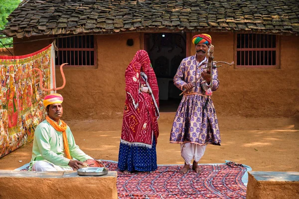 Shilpgram Rajasthan 2019年11月9日 在Udaipur附近的Shilpgram文化村 音乐家们以传统服装表演Kalbelia民间音乐 — 图库照片