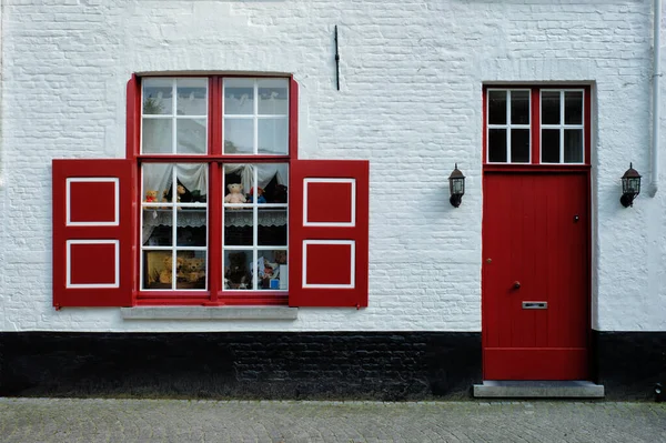 古い家の扉と窓 ブルージュ ブリュッジュ ベルギー — ストック写真