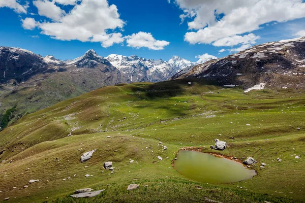 Paisaje Escénico Del Himalaya Indio Himalaya Con Pequeño Lago Himachal —  Fotos de Stock