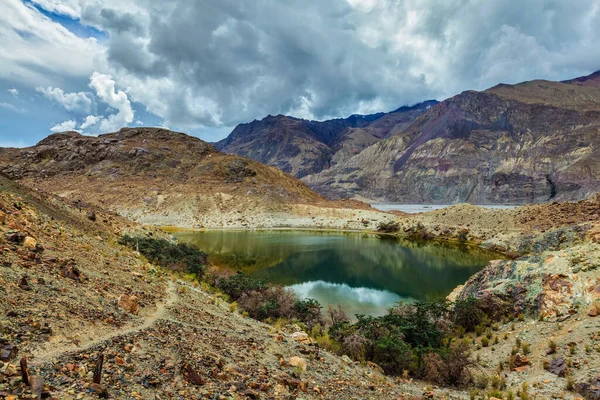 Горное Озеро Лохан Священное Место Паломничества Тибетского Буддизма Нубра Против — стоковое фото