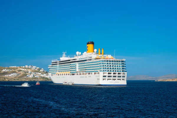 Mykonos Greece May 2019 Cruise Liner Ship Costa Luminosa Mediterranea — Stock Photo, Image