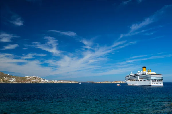 Mykonos Greece May 2019 游轮Costa Luminosa在米科诺斯岛附近的米拉尼亚海 希腊爱琴海 — 图库照片
