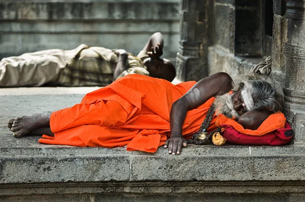Tiruvanamallai Índia Janeiro 2010 Sadhu Pessoa Religiosa Ascética Santa Dormindo — Fotografia de Stock