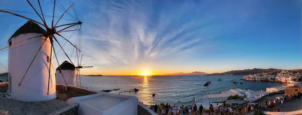 Mykonos Greece May 2019 미코노스 전통적 그리스 파노라마 관광객들로 붐비는 로열티 프리 스톡 사진