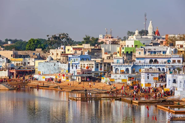 Pushkar India Listopad 2012 Hinduscy Wielbiciele Kąpieli Pielgrzymów Świętym Jeziorze — Zdjęcie stockowe