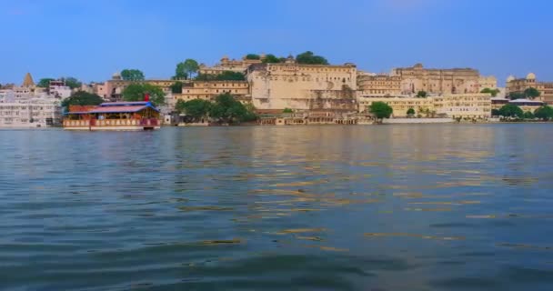 Famoso Monumento Turístico Palacio Ciudad Udaipur Orilla Del Lago Pichola — Vídeos de Stock