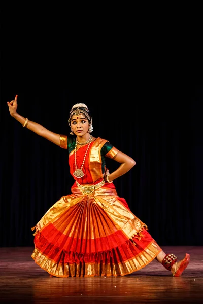 Chennai India Septiembre 2009 Danza Bharata Natyam Interpretada Por Una — Foto de Stock