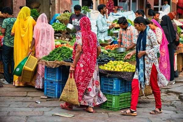 Jodhpur Índia Novembro 2019 Indianos Locais Compram Alimentos Mercado Vegetais — Fotografia de Stock