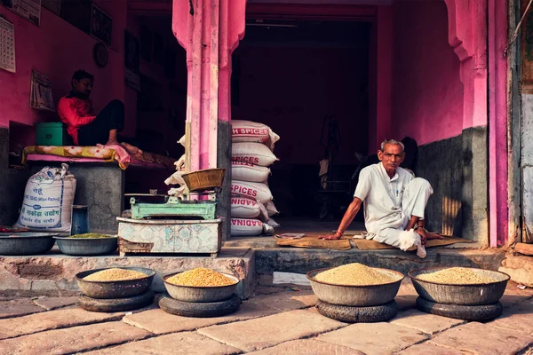 Jodhpur Indie Listopada 2019 Sprzedawcy Sklepie Roślinami Strączkowymi Przyprawami Jodhpur — Zdjęcie stockowe