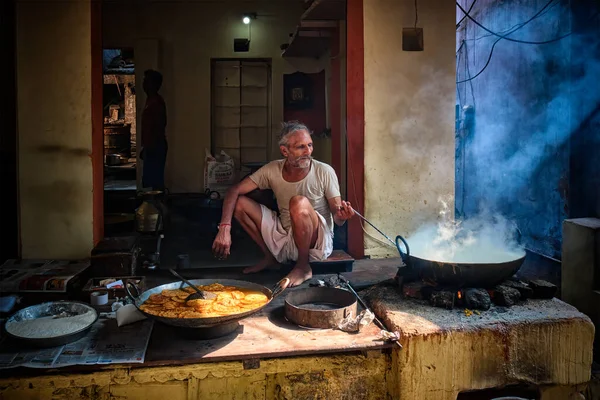 Pushkar India November 2019 Street Food Stall Cook Cooking Mixing — Zdjęcie stockowe