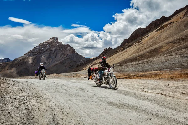 Ladakh India Wrzesień 2011 Turyści Rowerowi Himalajach Słynnej Autostradzie Leh — Zdjęcie stockowe