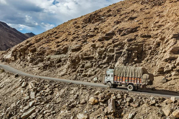 Ladakh India Septiembre 2011 Camión Indio Carretera Manali Leh Himalaya — Foto de Stock
