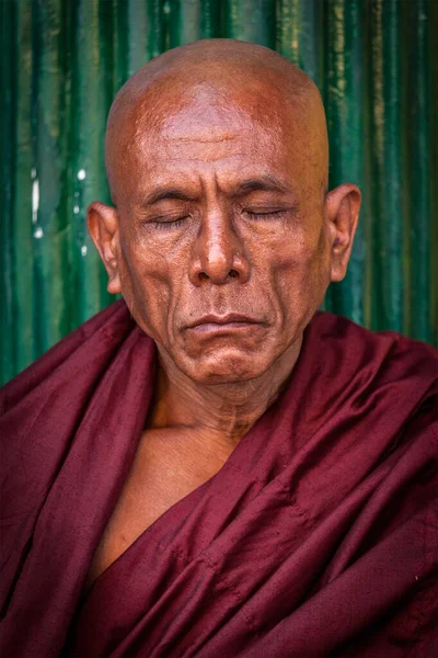 Yangon Myanmar January 2014 Portrait Ascetic Buddhist Monk Meditating Shwedagon — Stock Photo, Image