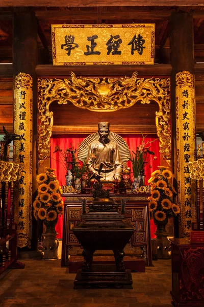 Hanoi Vietnam June 2011 Confucius Statue Temple Literature 这座庙宇是献给孔子 圣贤和学者的 — 图库照片