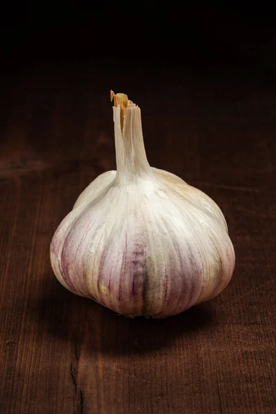 Garlic Bulb Close Wooden Background — Stock Photo, Image