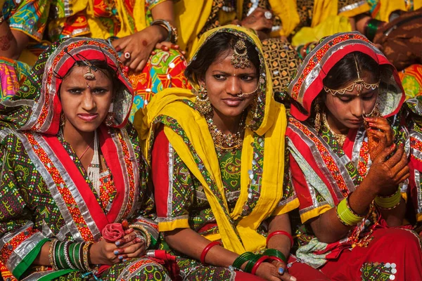 Puszkar Indie Listopada 2012 Niezidentyfikowane Radźasthani Dziewcząt Tradycyjne Stroje Przygotować — Zdjęcie stockowe