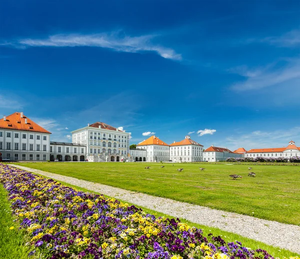 Ganso Jardim Frente Palácio Nymphenburg Munique Baviera Alemanha — Fotografia de Stock