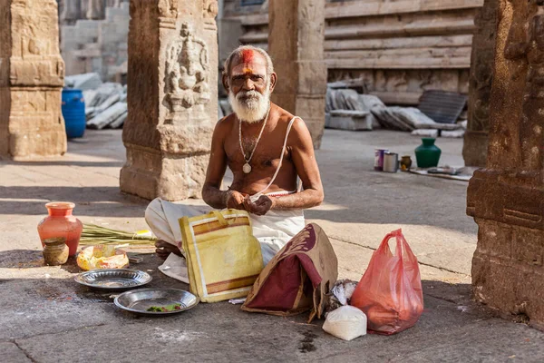 马杜赖 2013 印度婆罗门 印度教传统社会 牧师在著名的米纳克什 安曼庙 历史的印度教寺庙坐落在天普市马杜赖 — 图库照片