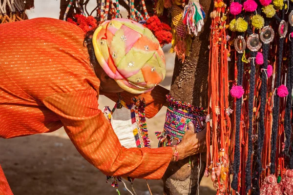 Pushkar Ινδία Νοεμβρίου 2012 Άνθρωπος Διακόσμηση Καμήλα Για Καμήλα Διακόσμηση — Φωτογραφία Αρχείου
