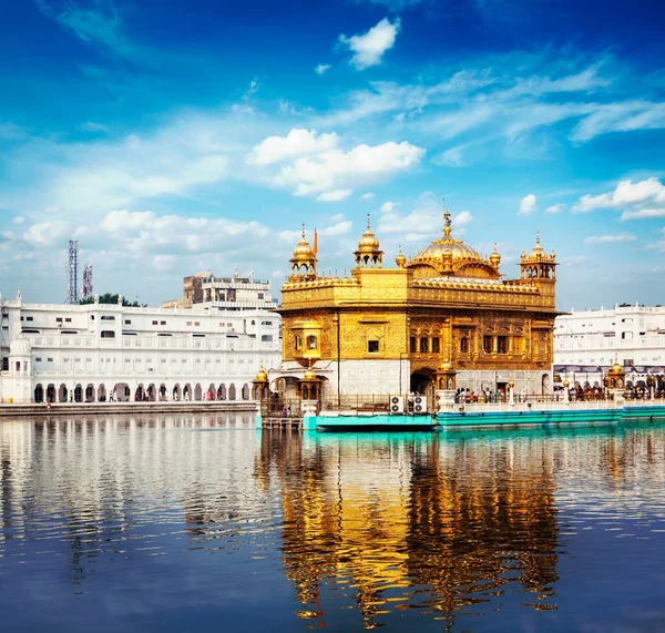 ビンテージ レトロな効果フィルターのヒップスター スタイル旅行イメージ Sikh Gurdwara 黄金寺院 ハリマンディル サーヒブ アムリトサル パンジャブ — ストック写真