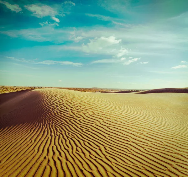 ビンテージ レトロな流行に敏感なタール砂漠の砂丘のスタイルの旅行のイメージ サム砂丘 ラジャスタン州 インド — ストック写真
