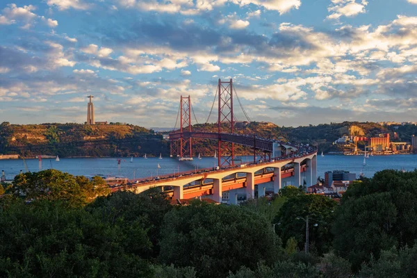 Blick Auf Lissabon Vom Touristischen Aussichtspunkt Miradouro Bairro Alvito Auf — Stockfoto